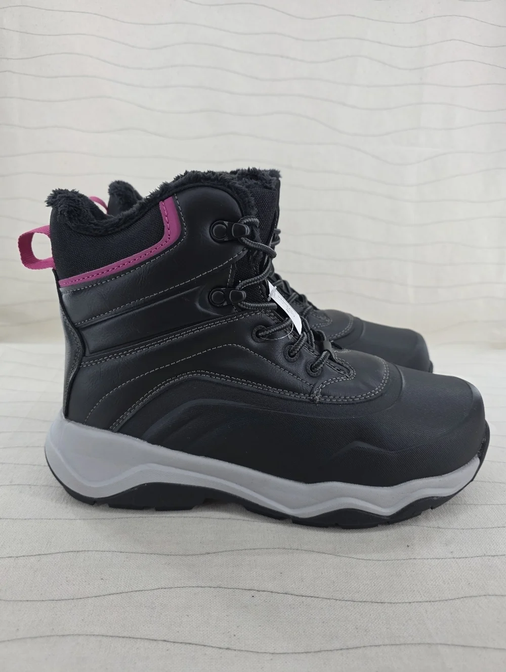 Khombu Womens Riley Black Shell Lace-up Winter Snow Hiking Boots Size 8 NEW